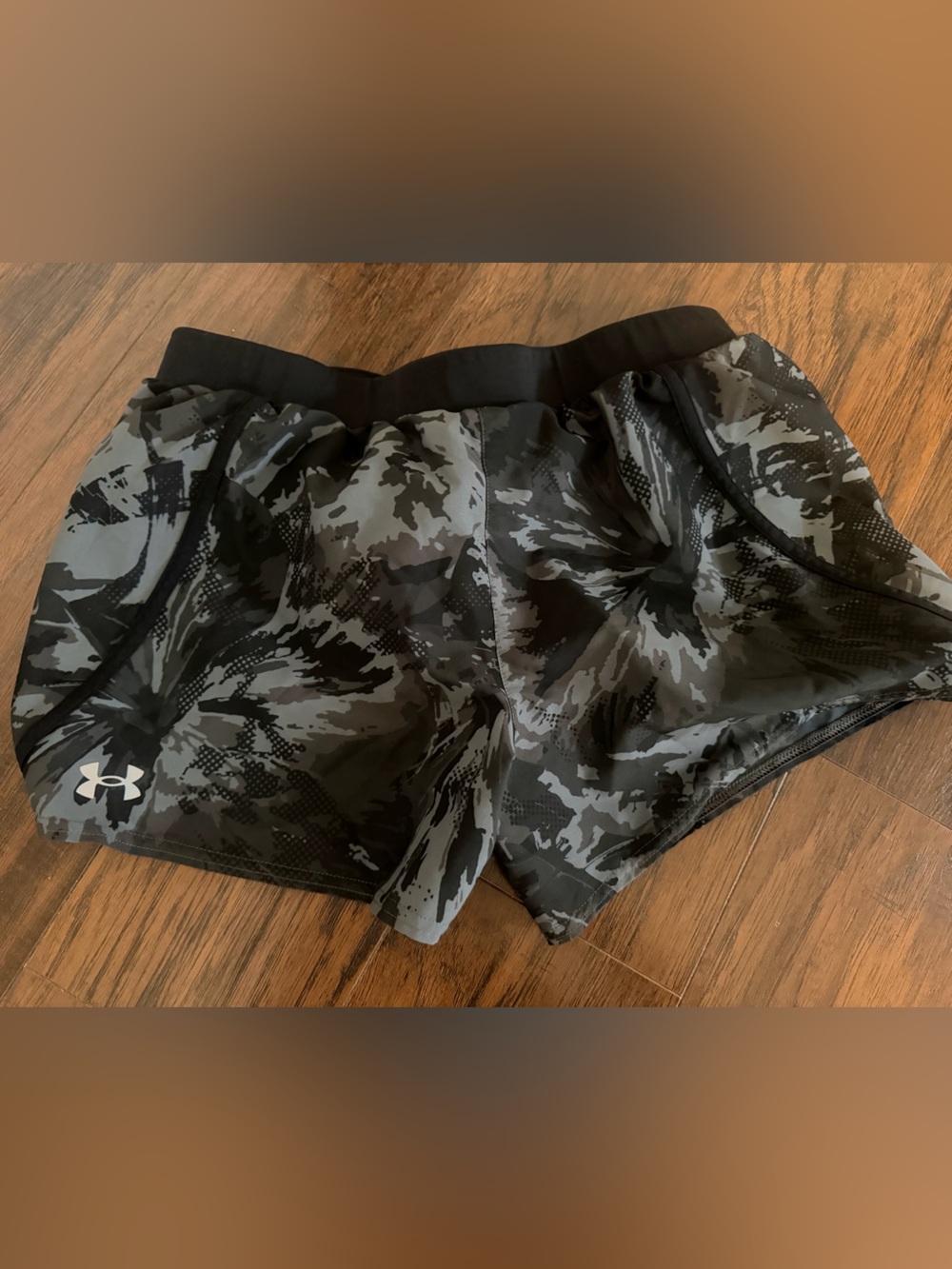 Women’s under Armour shorts size medium